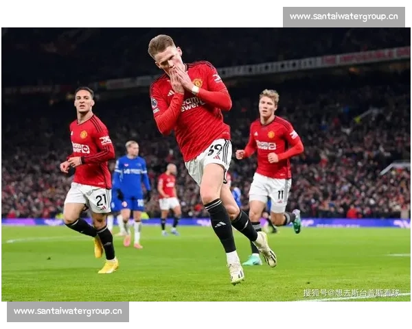 曼联近战起伏不定攻防失衡赛季前景再起悬念球队调整考验滕哈赫